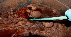 El misterioso sarcófago egipcio negro y la solicitud para beber el líquido en su interior 8